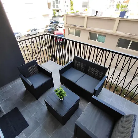 Johnny 2 Apartment *